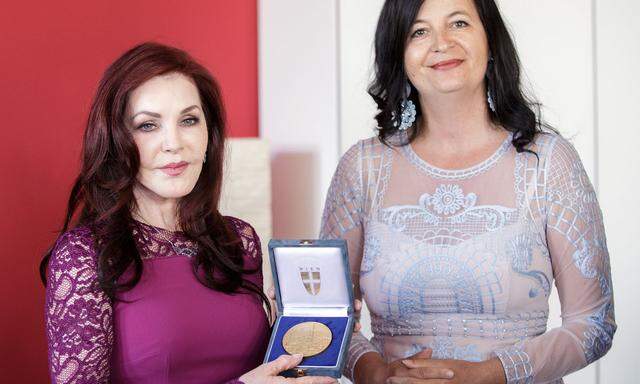 Priscilla Presley mit Umweltstadträtin Ulli Sima