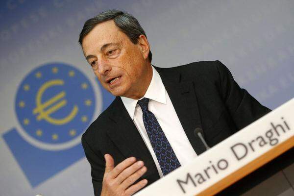 Der Italiener Mario Draghi war von 2006 bis 2011 Präsident der Italienischen Nationalbank. Heute ist er Präsident der Europäischen Zentralbank (EZB). Draghi, der ehemalige Vizepräsident von Goldman Sachs International, gilt als "Der deutsche Italiener". Dem Römer ist ein leichtfertiger Umgang der Politik mit dem Geld zuwider.