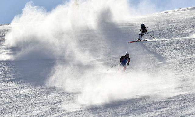 ++ ARCHIVBILD ++ ++ THEMENBILD ++ CORONA / SKIFAHREN / WINTERTOURISMUS