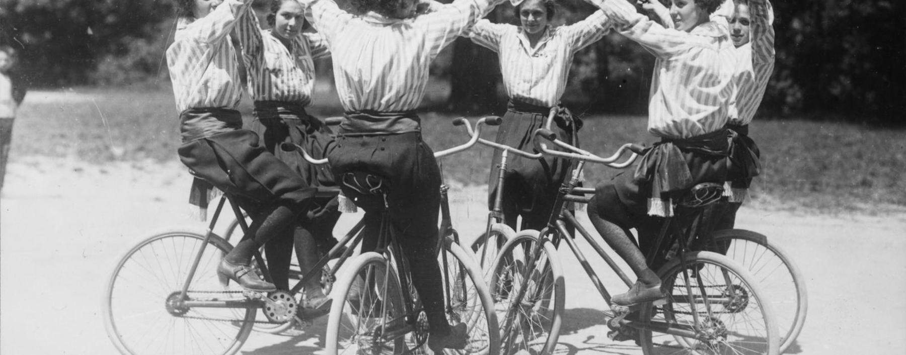 Für die Sozialdemokraten ein Grund zu feiern: Wien, losgelöst von Niederösterreich. Frauen des Arbeitersportvereins 1922.