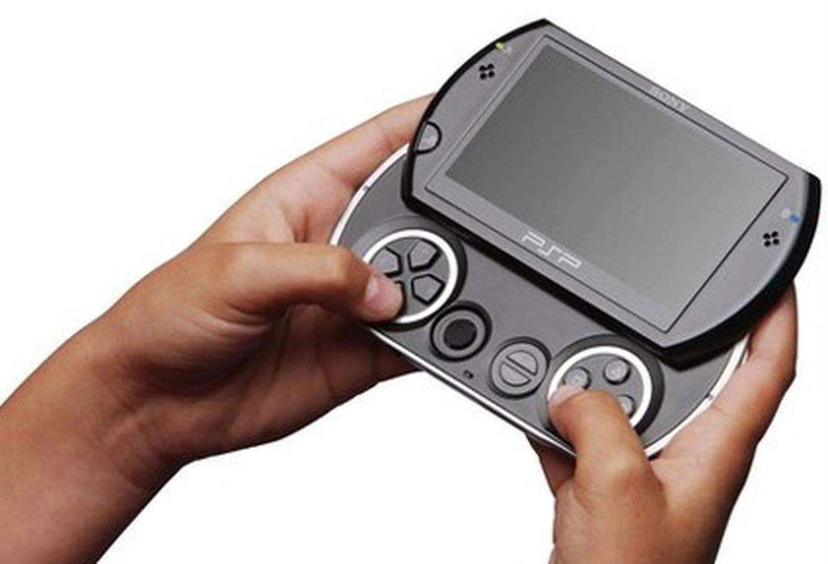 An sich keine Überraschung war die Vorstellung der "kleinen Schwester" der PlayStation Portable, die PSP Go. Das kleine Gerät verfügt über eine ausziehbare Kontrolleinheit und kommt ohne die bisher verwendeten Universal Media Disks aus.