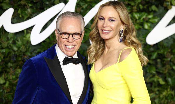 Tommy Hilfiger, Gründer und Chefdesigner der gleichnamigen Marke - hier mit seiner Frau Dee - erhält den diesjährigen Outstanding Achievement Award. Seine Art, mit Altem zu brechen und Individualität zu unterstreichen macht ihn - dem British Fashion Council zufolge - zu einem Pionier der Branche.