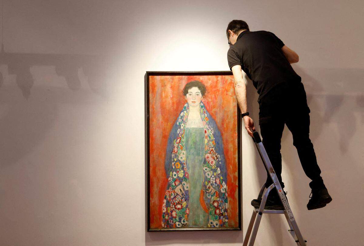 31. Jänner. Seit 1960ern hing „Fräulein Lieser“ in einer Villa bei Wien, nun soll Klimts Damenporträt versteigert werden.  Im Wiener Auktionshaus Im Kinsky wurde das Porträt nun der Öffentlichkeit zugänglich gemacht.