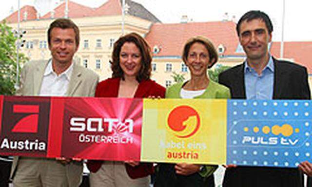Jetzt mehr als nur Freunde: SevenOne-Media-Geschäftsführer Markus Breitenecker, Corinna Piller (Sat1 Österreich), Stefanie Bleil (ehemals Sat1, seit 2007 beim News-Verlag), Martin Blank (Puls).