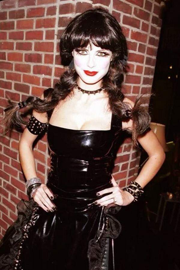 Pippy Langstrumpf im Gothic-Look: Für ihre erste Halloween-Party im Jahr 2000 erschien Heidi Klum in einem Outfit aus Lack und Leder.