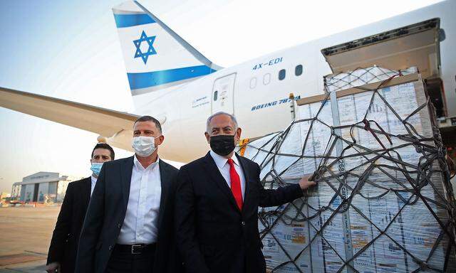 Israels Premier Netanjahu mit einer neuen Pfizer-Ladung.