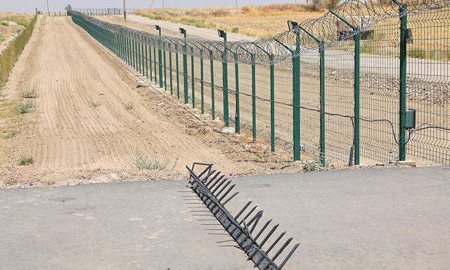 Ein Bild vom Grenzzaun zwischen Afghanistan und Usbekistan.
