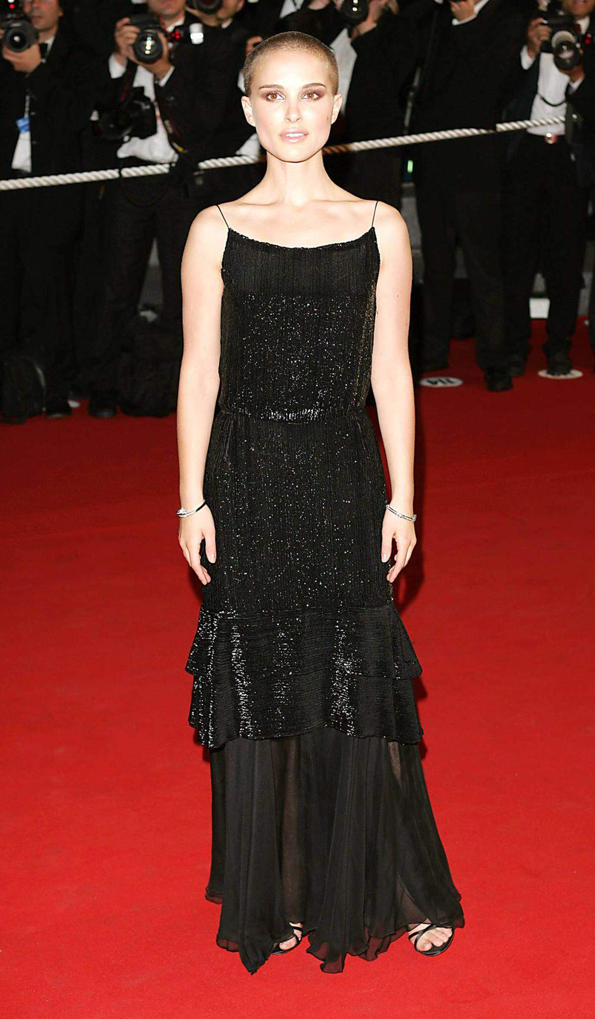 Dass sich ein rasierter Schädel zum Abendkleid gut macht, bewies Natalie Portman 2005.