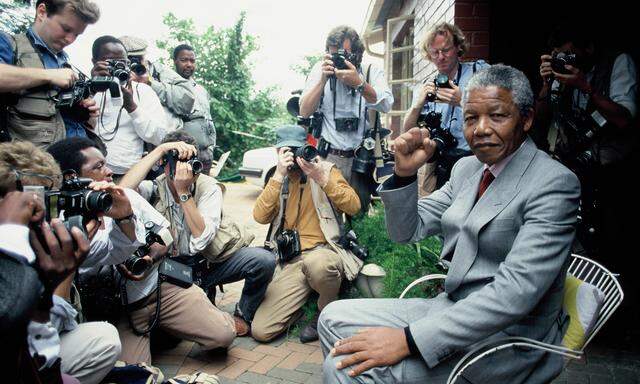 Insgesamt 27 Jahre verbrachte Nelson Mandela in Gefangenschaft. Am 11. Februar 1990 verließ er als freier Mann die Haftanstalt von Drakenstein.