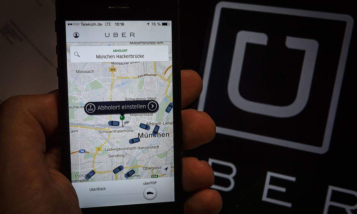 Auch der Fahrtdienstvermittler und Taxi-Konkurrent "Uber" gerät immer wieder in die Schlagzeilen. Uber, das teuerste Start-Up der Welt, bewege sich am Rande des Gesetzes, die Fahrer verdienten schlecht, so ein Kritikpunkt.
