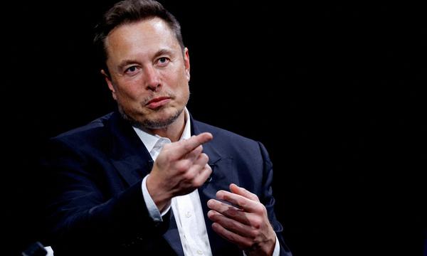 Tesla verbessere seine Autos kontinuierlich, betonte Elon Musk, „selbst ein Auto, das sechs Monate neuer ist, wird ein wenig besser sein.“