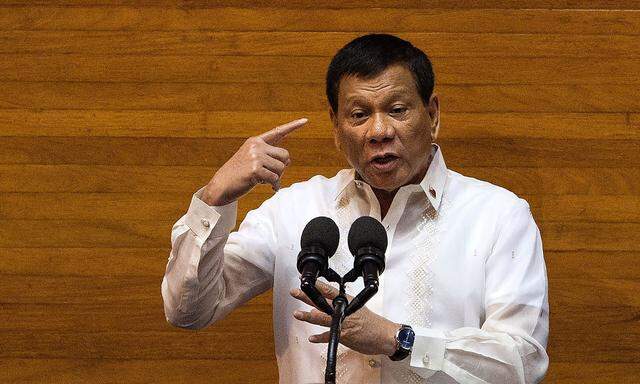 Rodrigo Duterte kündigt in seiner Rede zur Lage der Nation die Fortsetzung seines Kampfs gegen Drogendealer an.