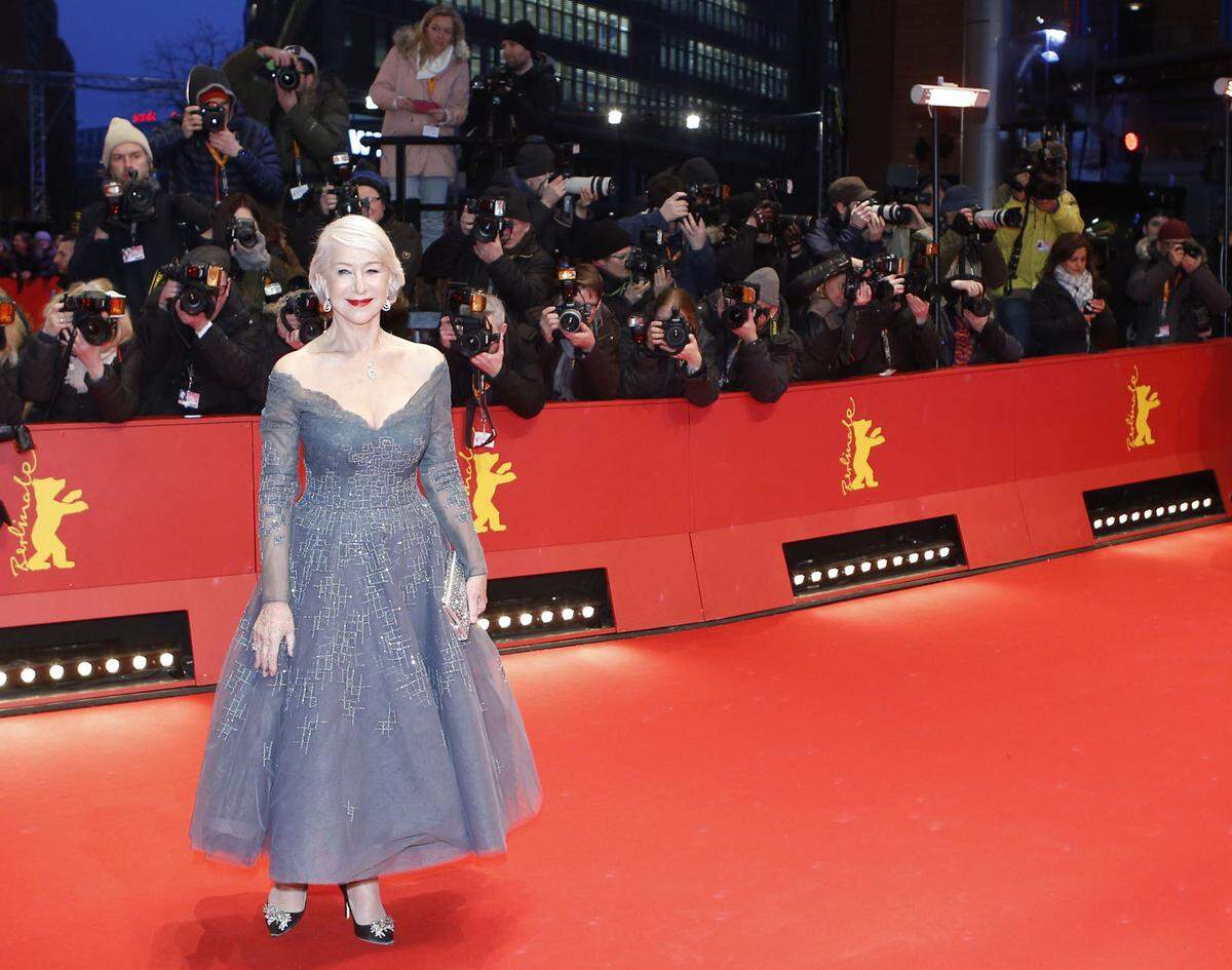 Helen Mirren in einer glänzenden Elizabeth-Taylor-Gedächtnis-Robe. Auch sie begrüßte die Debatte über die Geschlechterverhältnisse in der Filmwelt: "Es ist ein Erdbeben, was überall passiert." 