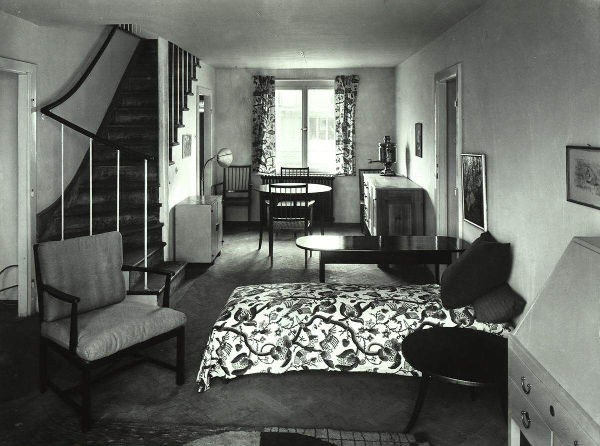 Die bunt gestrichenen Häuser glänzten aber nicht nur von außen, auch der Innenraum wurde von renommierten Einrichtungsfirmen gestaltet. Wohnraum im Haus von Josef Frank 1932