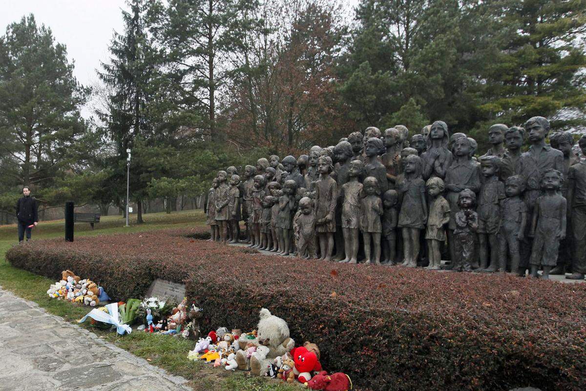 Nach nur eineinhalb Stunden und einigen Gläsern Cognac endete die Wannseekonferenz. Heydrich starb vier Monate später an den Folgen eines Attentats von Widerstandskämpfern in Prag. Die SS rächte sich mit einem Massaker im tschechischen Dorf Lidice. (Bild: Gedenkstätte Lidice)