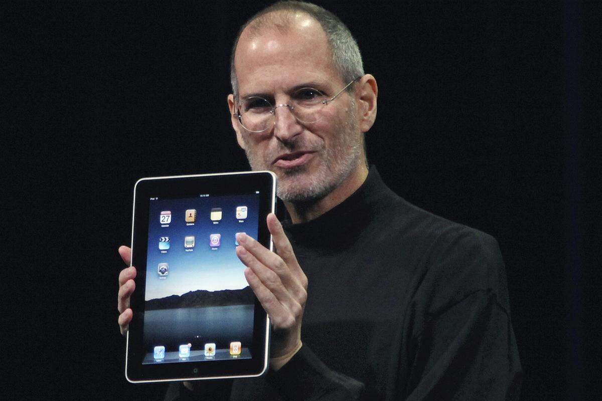 2010 unternahm Jobs - schon schwer gekennzeichnet von einer Krebserkrankung - mit dem iPad seinen letzten Anlauf, einen etablierten Markt aufzumischen. Der Tablet-Computer legte ähnlich wie das iPhone die ersten Quartale ein enormes Wachstumstempo vor. Seit nun knapp eineinhalb Jahren sind die Umsatzzahlen aber rückläufig.