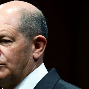 Deutschlands Bundeskanzler Olaf Scholz verteidigt seine Zurückhaltung.