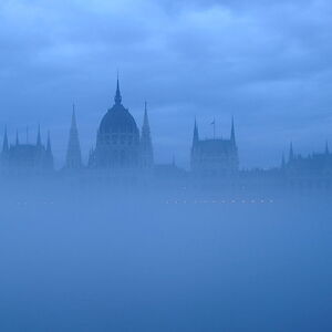 UNGARN: PARLAMENT IM NEBEL
