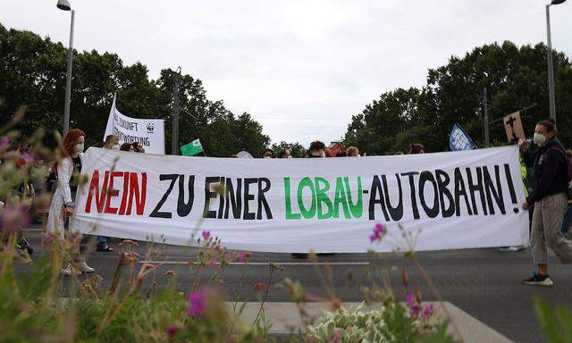 DEMO - Nein zur Lobau Autobahn - STOP LOBAUTUNNEL Wien, Karlsplatz, 02. 07. 2021 DEMO gegen Lobautunnel - Lobau Autobahn