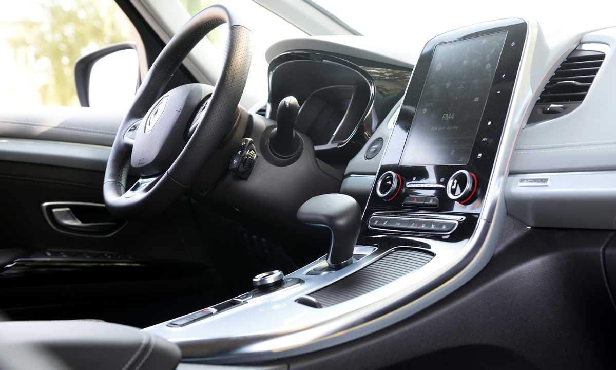 Außen nichts Neues, auch innen nicht – was nur optisch in Ordnung geht. 