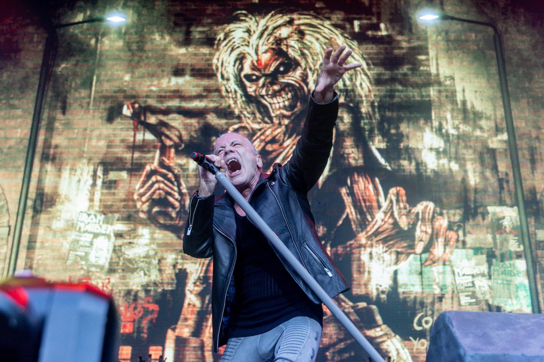 Iron Maiden im Ernst-Happel-Stadion: Sie gruseln und knattern noch immer [premium]