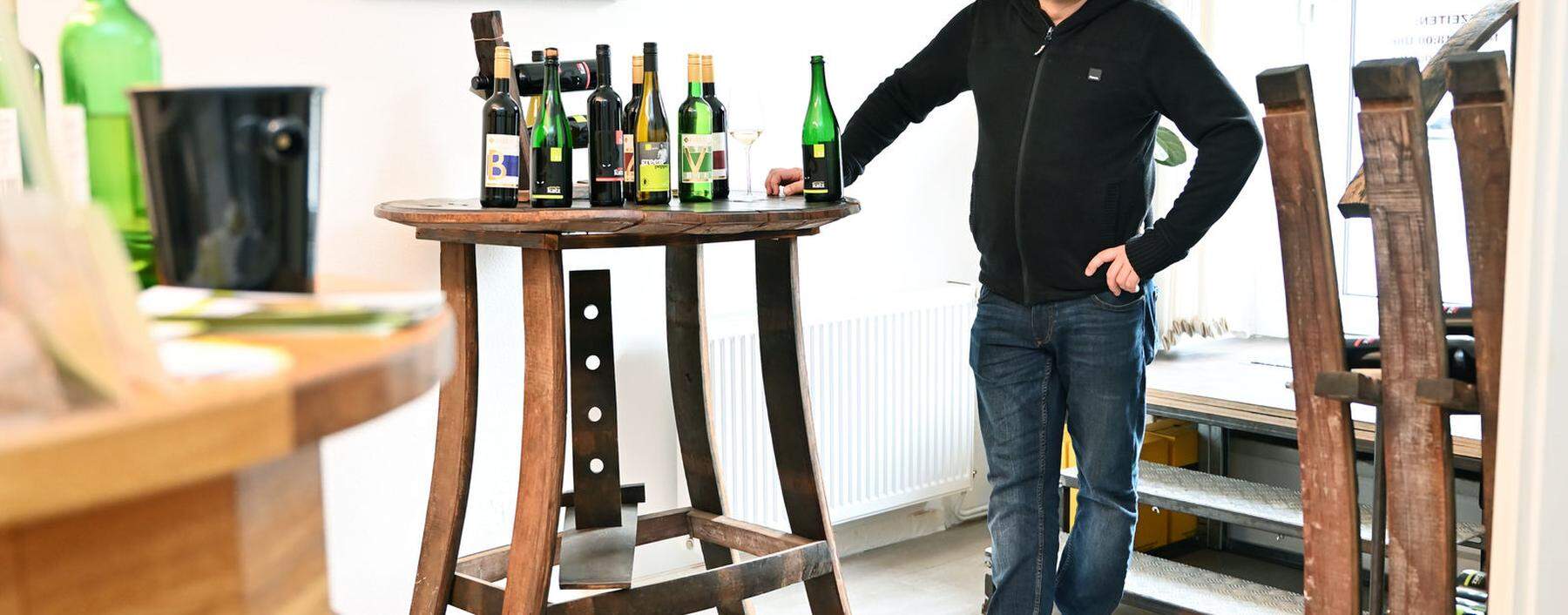 Roman Proschinger (Vinumis, Freiwein) in seiner alkoholfreien Vinothek am Rennweg in Wien: „In spätestens zehn Jahren hat jeder Wirt einen alkoholfreien Wein oder Sekt.“