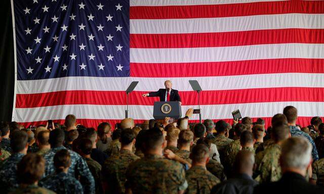 US-Präsident Trump spricht vor Soldaten