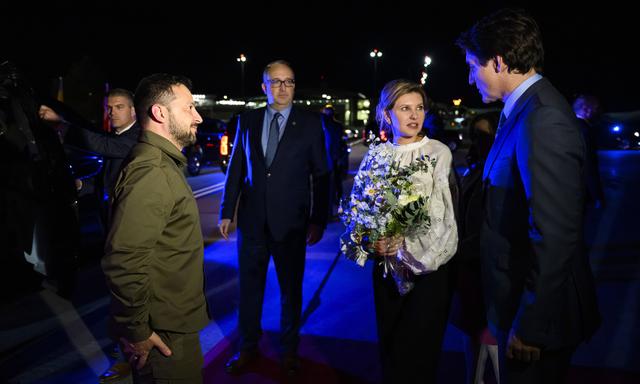 Nach dem Besuch im Weißen Haus in Washington reisten Wolodymyr Selenskij und seine Frau Olena nach Ottawa weiter, wo sie vom kanadischen Premier Justin Trudeau empfangen wurden.