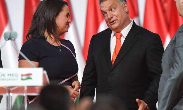 Viktor Orbán mit der nun gefallenen Staatspräsidentin Katalin Novák.