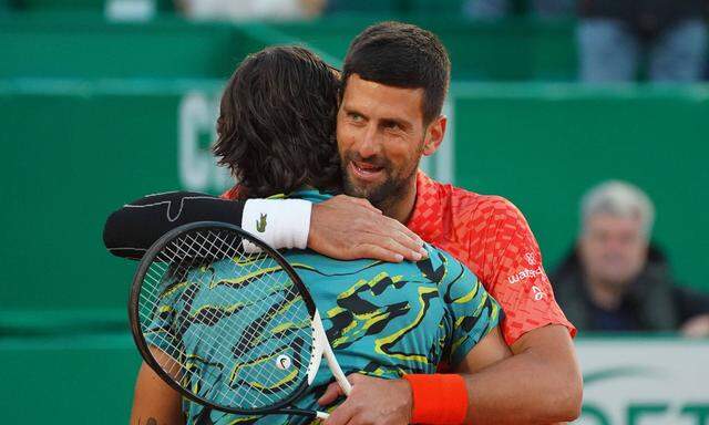 Lorenzo Musetti und Novak Djokovic