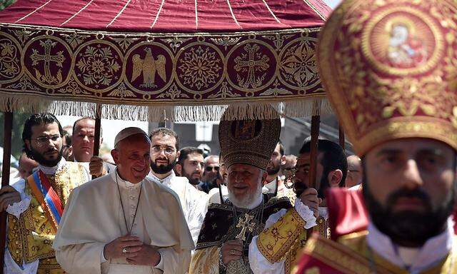 Der Papst mit dem Oberhaupt der katholischen Kirche in Armenien.