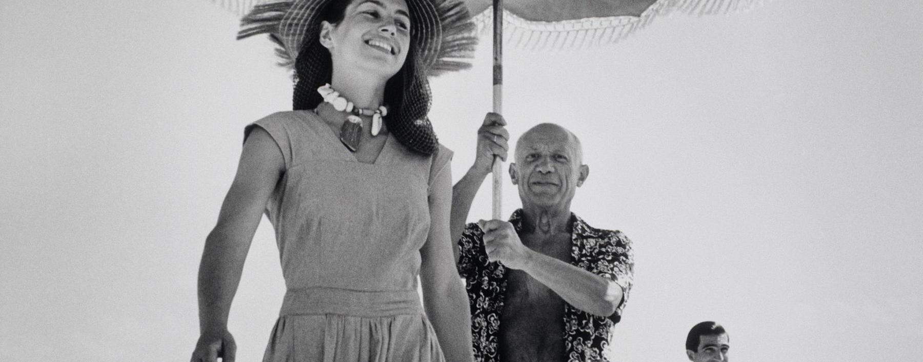 Geliebter Schirmträger. Pablo Picasso und seine Muse Françoise Gilot in Juan-les-Pins (1946).