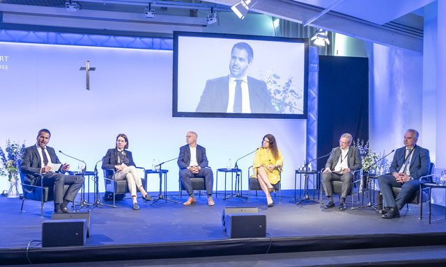 Unter der Moderation von „Presse“-Wirtschaftschef Jakob Zirm diskutierten Umweltökonomin Birgit Bednar-Friedl, Wifo-Chef Gabriel Felbermayr, EcoAustria-Direktorin Monika Köppl-Turyna, AVL-Vizepräsident Georg List und Karl Rose, internationaler Energieexperte an der Universität Graz (v. l. n. r.). 