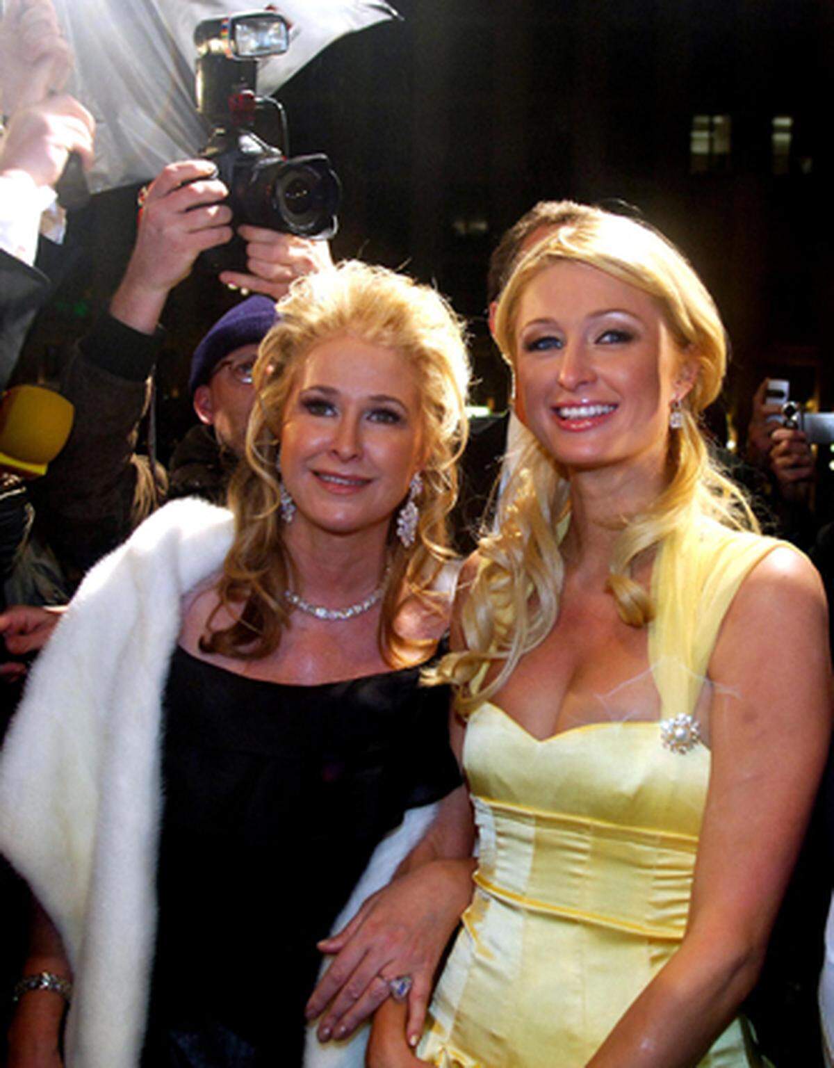 Die Hotelerbin Paris Hilton mit Mutter Kathy als Gäste am Wiener Opernball.