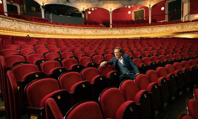 Kay "Das Zentrum des Theaters ist der Mensch": Direktor Kay Voges im Publikumsraum seines Volkstheaters.