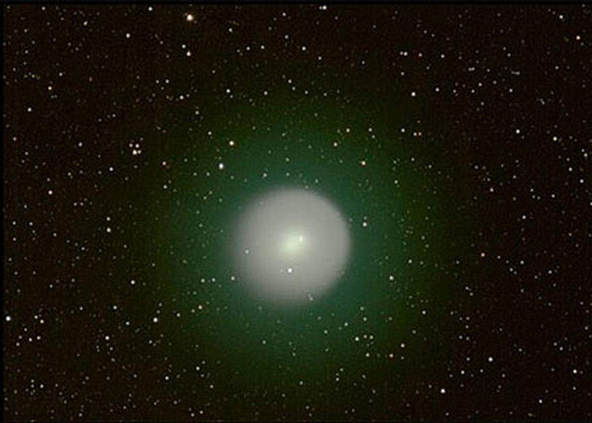 Seit hundert Jahren gab es keinen helleren, als 17P/Holmes. Der Komet hat eine Gaswolke mit dem doppelten Durchmesser der Sonne ausgestoßen.