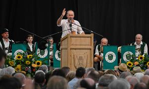 Die bayerische Staatsregierung hat den Fragenkatalog an den stellvertretenden Regierungschef Hubert Aiwanger veröffentlicht.