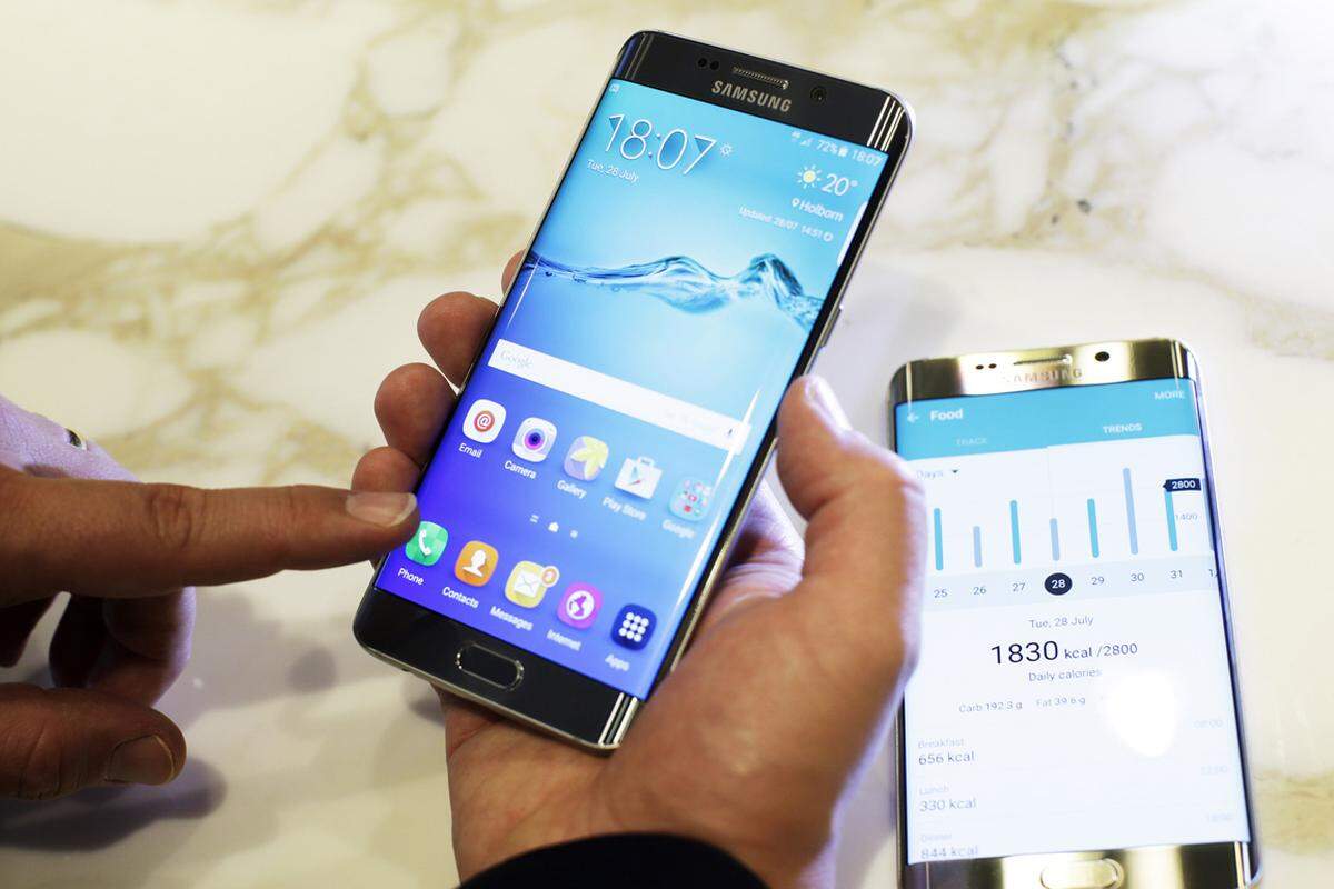 Statt 5,1 Zoll beträgt die Bildschirmdiagonale des S6 Edge+ 5,7 Zoll. Auf einen Eingabestift wie man ihn von den Galaxy-Note-Modellen kennt muss man verzichten. Eines der Hauptargumente für Samsungs großgewachsene Smartphones.