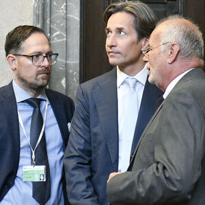 Karl-Heinz Grasser und die Anwälte Wess und Ainedter.