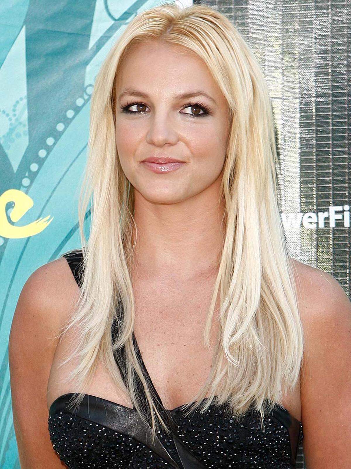 ... vor der ein Jahr jüngeren Britney Spears auf Rang drei (64 Millionen Dollar).