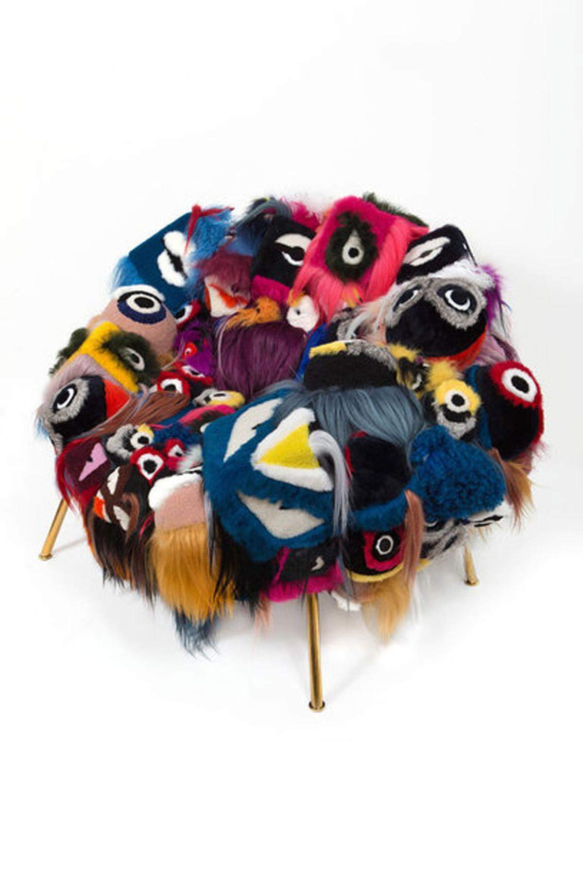 "Armchair of Thousand Eyes" nennt sich der Sessel, der von den brasilianischen Designbrüdern Campana aus 100 "Bag Bugs" von Fendi gestaltet wurde.