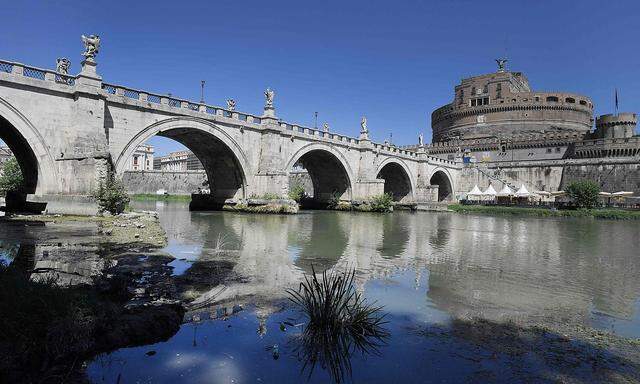 Auch der Tiber ist auf einem historischen Tiefststand.