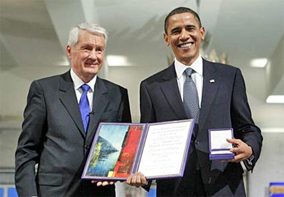 Der Vorsitzende des Komitees, Thorbjørn Jagland, hat die Entscheidung gegen alle Kritik verteidigt und lobte den Einsatz Obamas für eine Welt ohne Atomwaffen, im Kampf gegen den Klimawandel und für ein kooperatives Klima in der Weltpolitik.