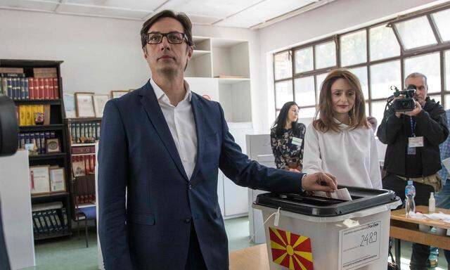 Sozialdemokrat Stevo Pendarovski bei der Wahl in Nordmazedonien in Führung