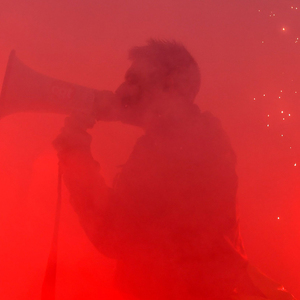 Anordnungen per Megafon könnten für Veranstalterrolle seines Benützers (im Bild der französische Eisenbahnerstreik) sprechen.