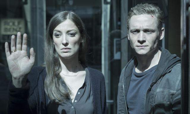 Alexandra Maria Lara und Matthias Schweighöfer in "You Are Wanted". 