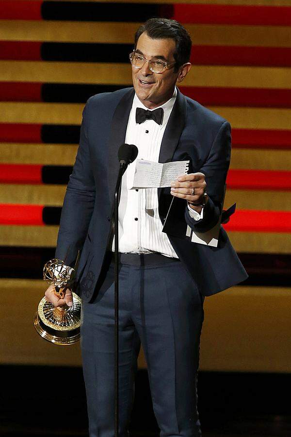 Beste Komödienserie wurde "Modern Family" mit Ex-"Al Bundy" Ed O'Neill - zum fünften Mal in Folge. Die Serie war zehnmal nominiert und gewann drei Statuetten. So wurde Ty Burrell als bester Nebendarsteller in einer Komödie ausgezeichnet. Der 47-Jährige spielt den infantilen Familienvater Phil.