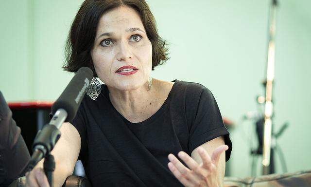 Katja Gasser erklärt den Österreich-Auftritt in Leipzig.