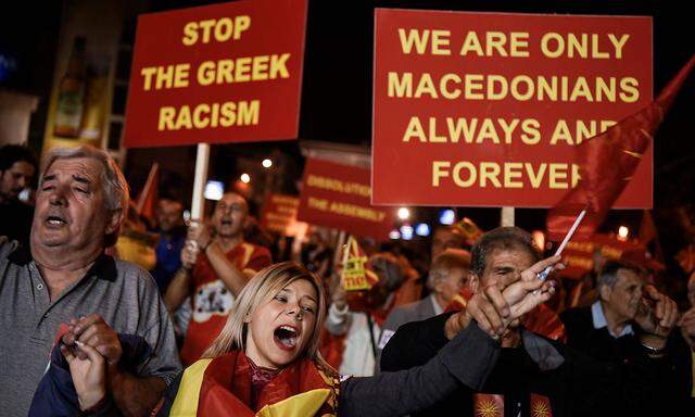 Gegner der Namensänderung gehen in Skopje auf die Straße.