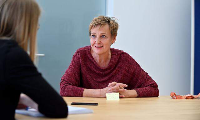 Sibylle Hamann beim Interview mit der "Presse".